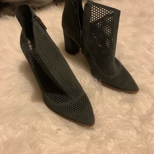 Winter green size 9 boots